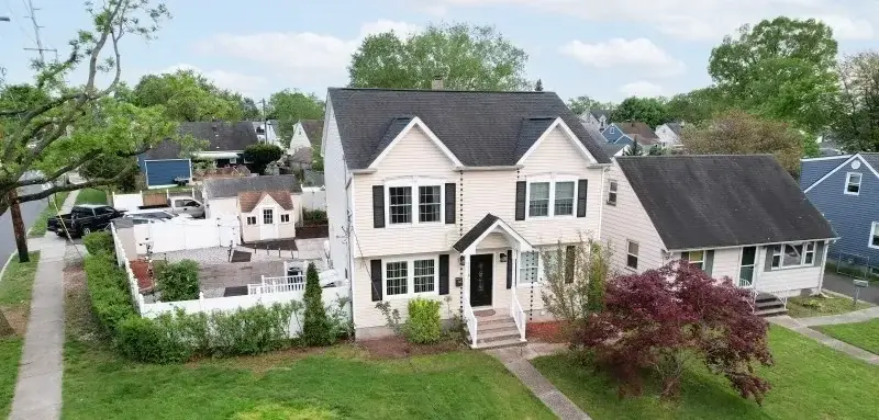 629 Washington Avenue property website